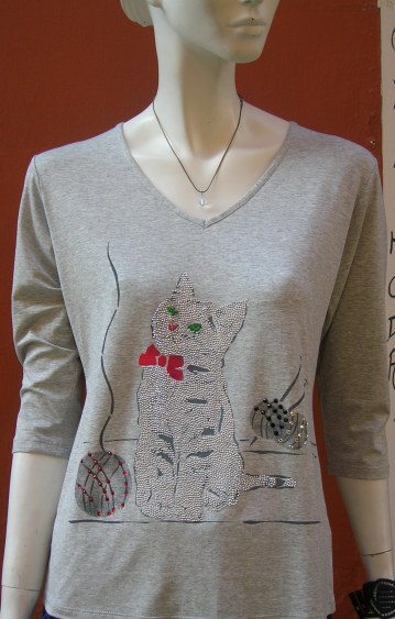 T-SHIRT VISCOSA CONA GATTO STRASS + BORCHIE DIPINTO A MANO